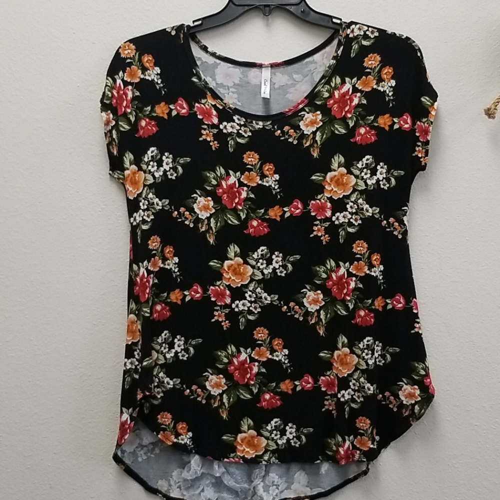 Cute size M GUC Cool Melon top